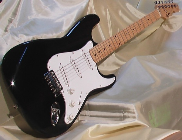 SQUIER Fender/k Chitarra Elettrica  modello  STRATO BK  nera