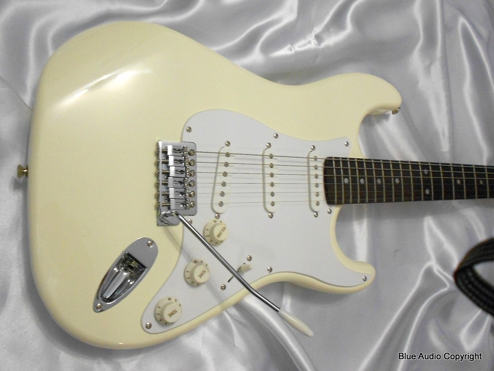 SQUIER Fender/I Chitarra Elettrica  modello  STRATO WH  Bianca