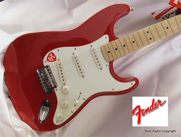 FENDER Chitarra Elettrica STRATOCASTER  MN Standard Mex  colore Rosso 